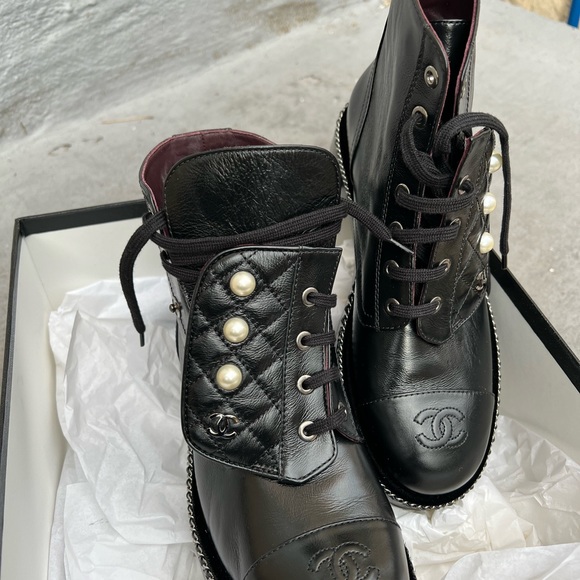 Chanel Shiny Calfskin Quilted Lace Up Combat Boots 38 Black - Picture 3 of 8